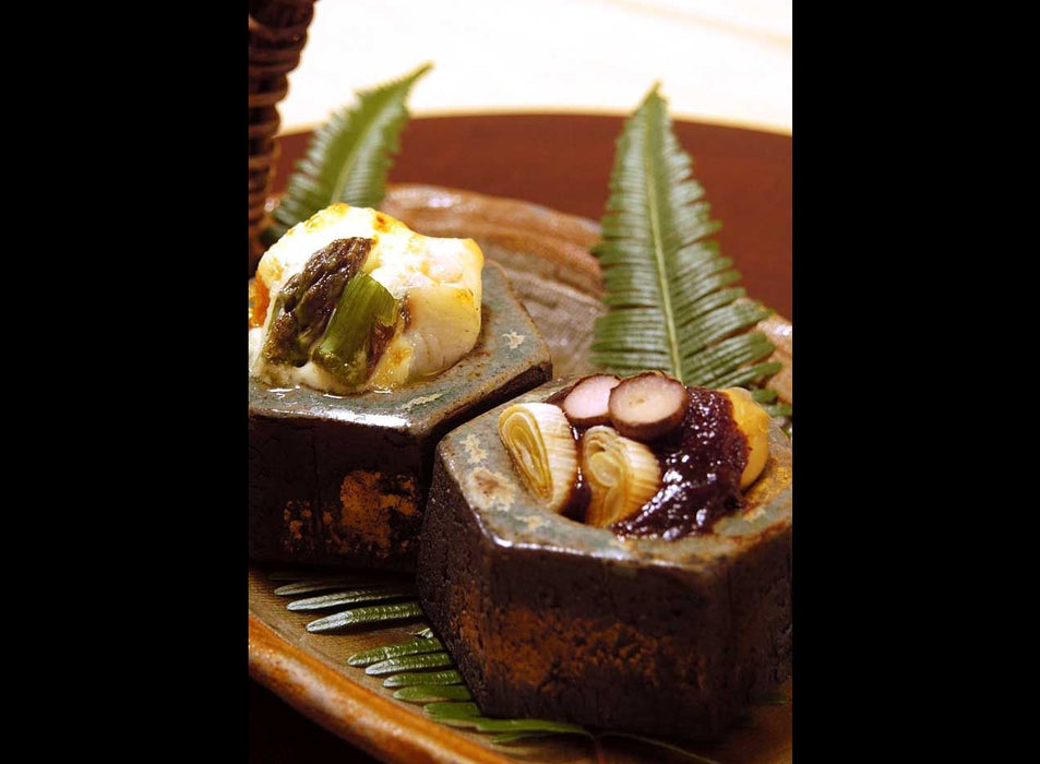 六角石焼用台皿　黒　13.5cm　有田焼(j.R)【耐熱陶土】【直火不可】