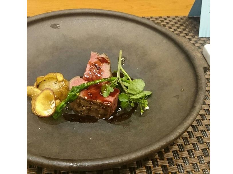 【SALE】【直火可】230丸浅鍋.渕白化粧　23cm　有田焼【訳あり】