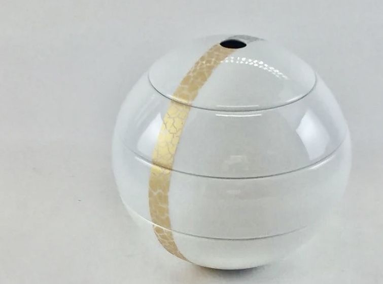 玉重　金銀箔帯彩　16cm 有田焼【珠型三段重】(j.R)