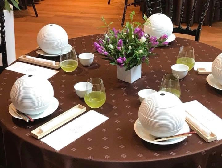 玉重　金銀箔帯彩　16cm 有田焼【珠型三段重】(j.R)