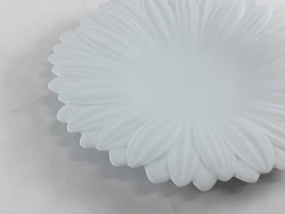 白磁ブラスト　ガーベラプレート(S)　17cm　有田焼(j.R)