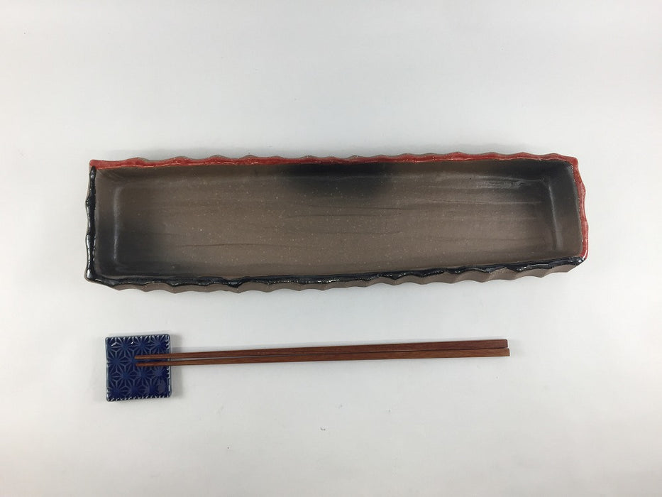 【SALE】一刀彫33長皿.焼〆渕赤黒　33cm  有田焼(j.R)【訳あり】