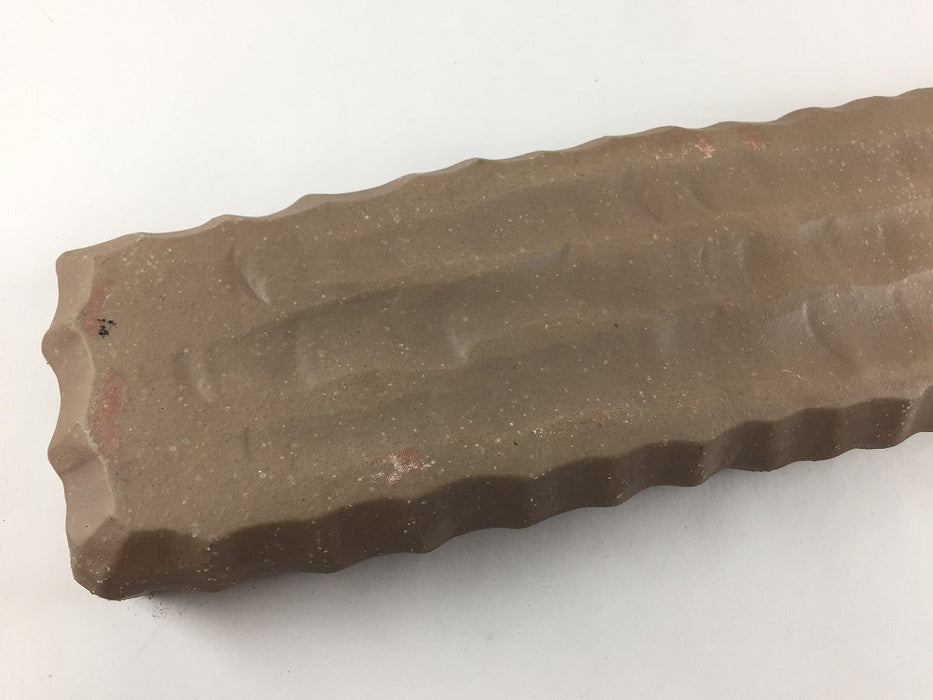 【SALE】一刀彫39長皿.焼〆渕赤黒　39cm　有田焼(j.R)【訳あり】