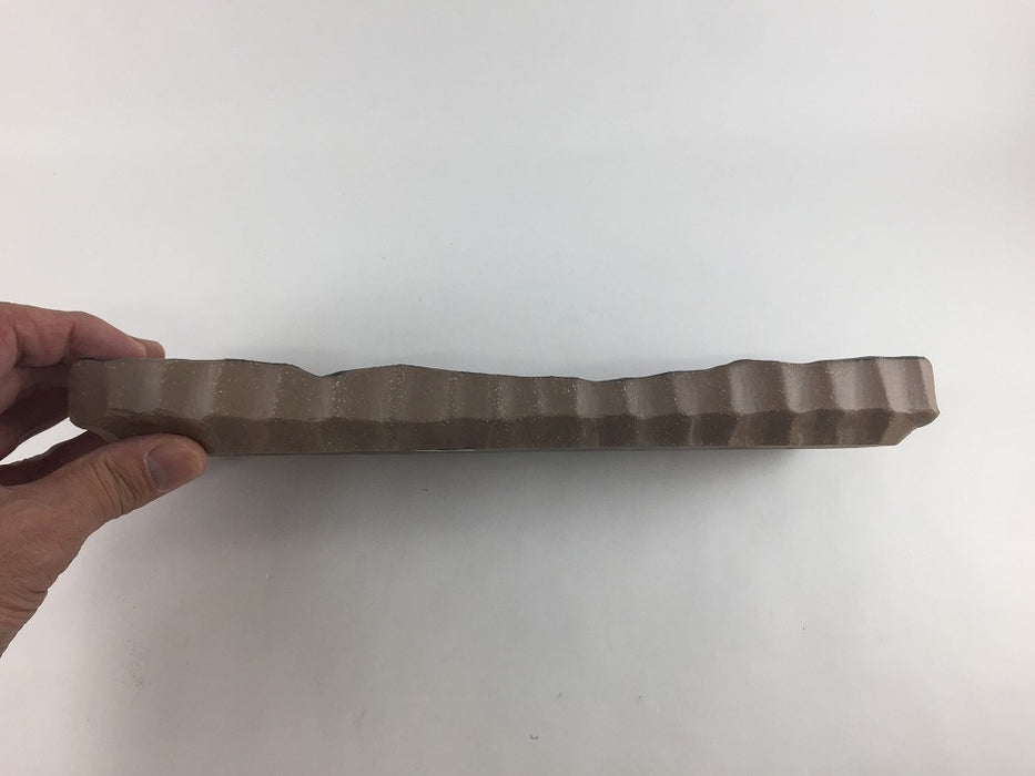 【SALE】一刀彫33長皿.焼〆渕赤黒　33cm  有田焼(j.R)【訳あり】