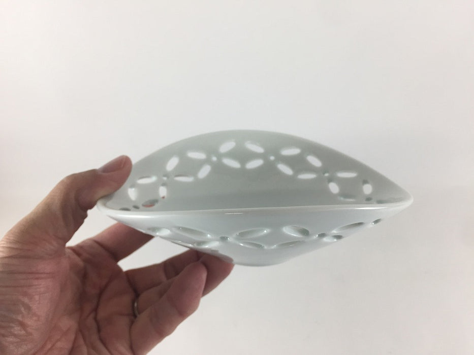 【SALE】白磁七宝透し向　17cm　有田焼【訳あり】