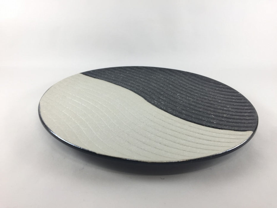 【SALE】24.5cm波丸皿.黒白吹銀　有田焼【訳あり】