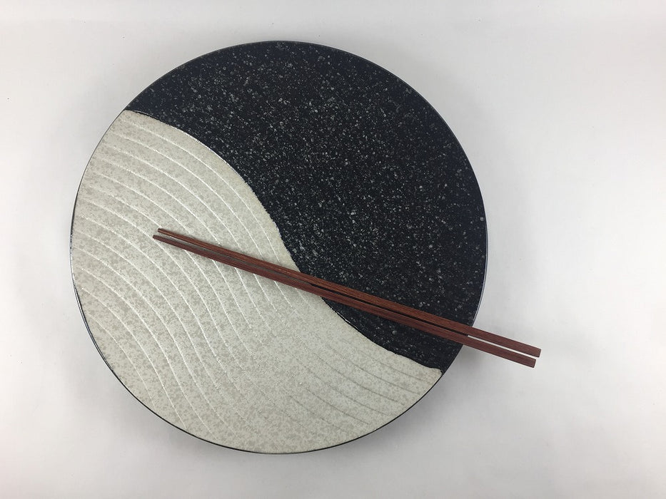 【SALE】24.5cm波丸皿.黒白吹銀　有田焼【訳あり】
