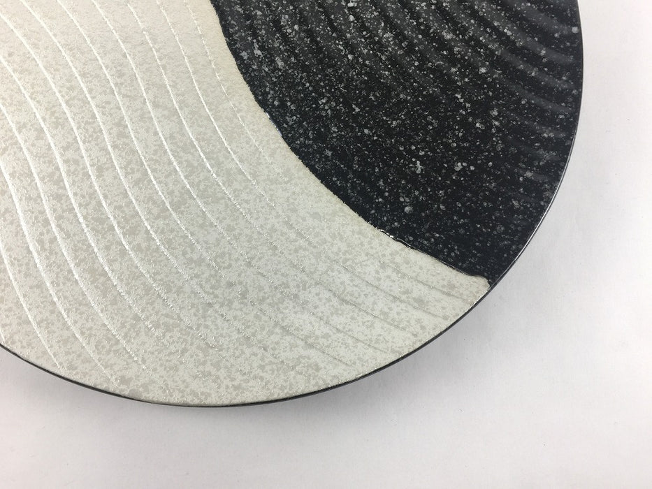 【SALE】24.5cm波丸皿.黒白吹銀　有田焼【訳あり】