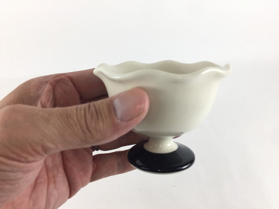 【SALE】モノトーン.8cm高小鉢　有田焼【訳あり】