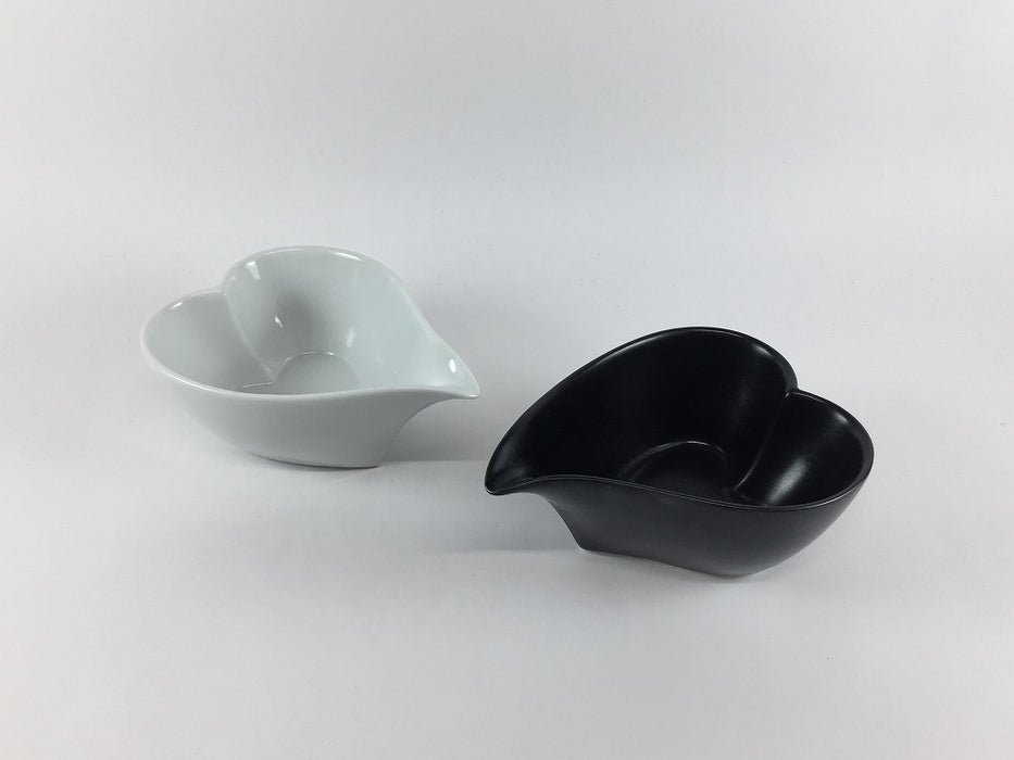 【SALE】ハートフルボウル(130cc)　白/黒(A/B)　8cm　波佐見焼 【訳あり】