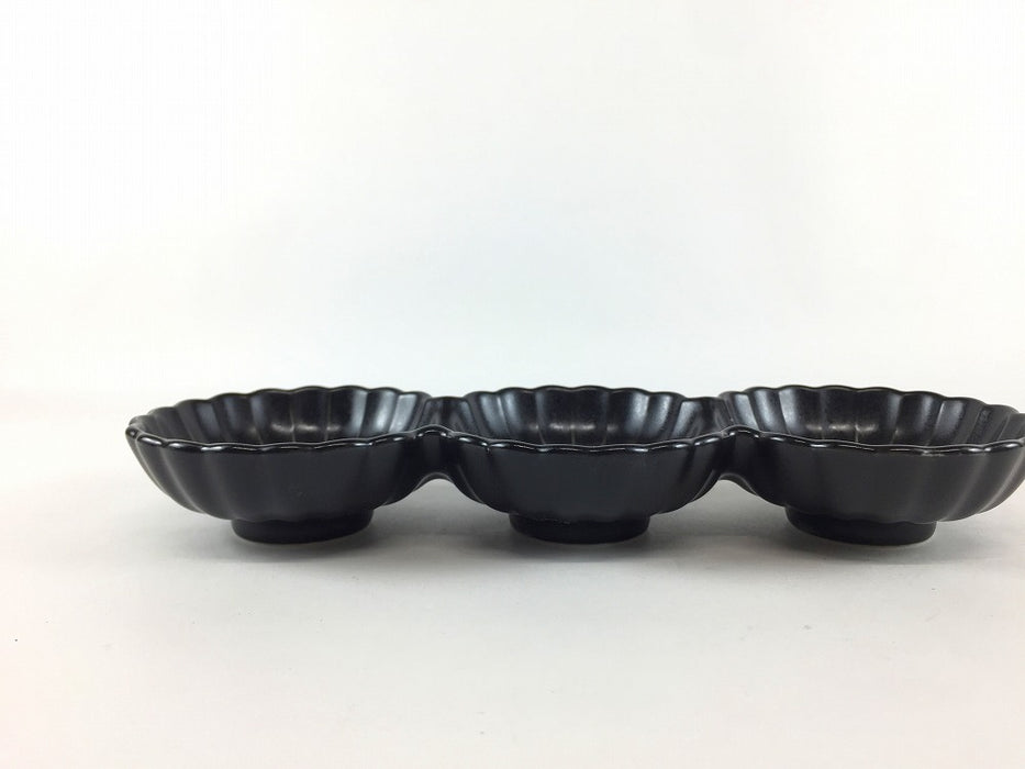 黒マット　菊型三連皿　19cm　有田焼(j.R)
