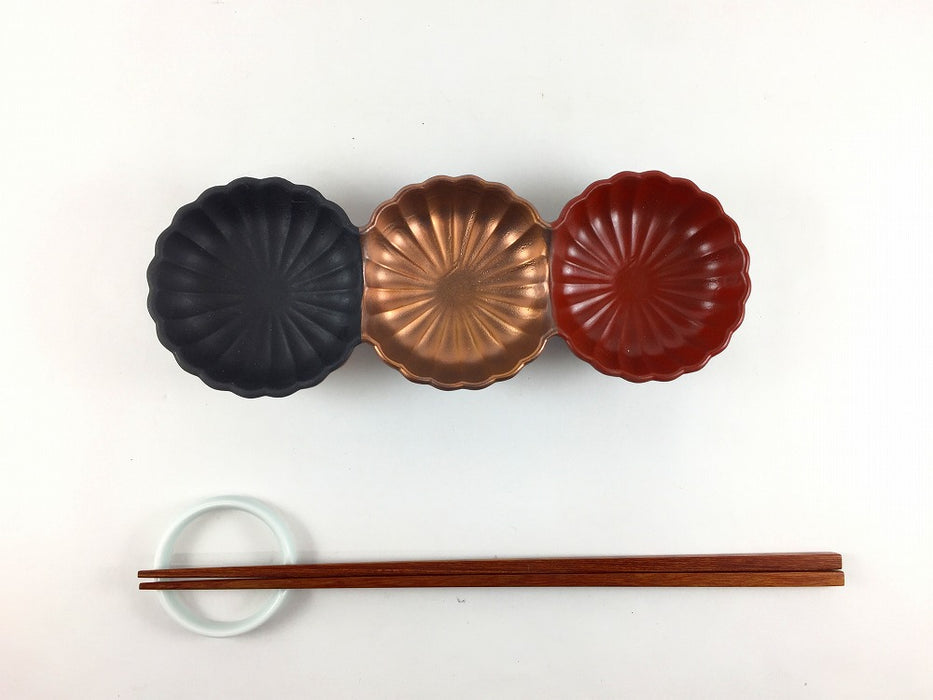 銅黒赤　菊型三連皿　19cm　有田焼(j.R)