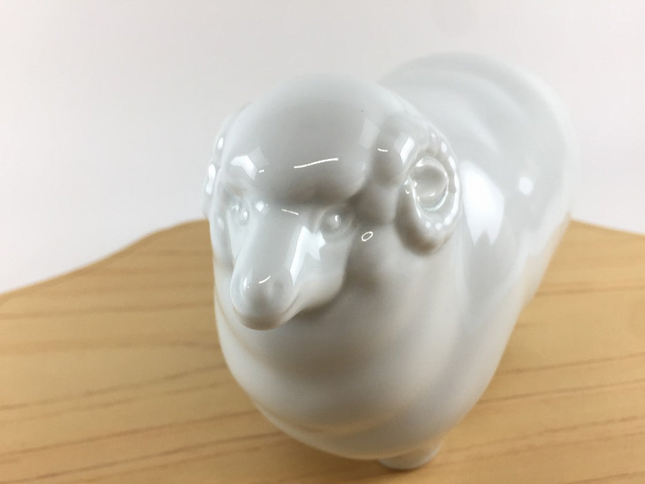 【SALE】萬右衛門窯　干支置物(未.ひつじ)　16cm　有田焼【訳あり】