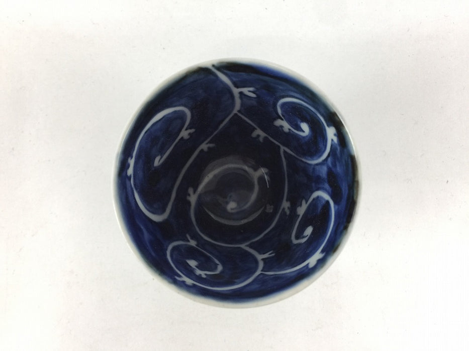 【SALE】手造グイ呑.内藍唐草　6cm(90cc)　有田焼(j.R)【訳あり】