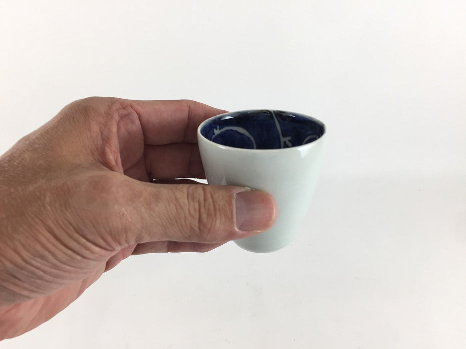 【SALE】手造グイ呑.内藍唐草　6cm(90cc)　有田焼(j.R)【訳あり】