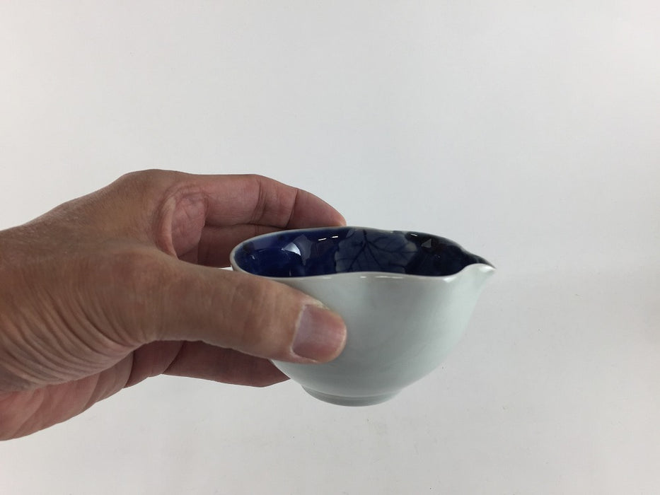 【SALE】手造片口小鉢.内藍木葉　10cm(300cc)　有田焼(j.R)【訳あり】