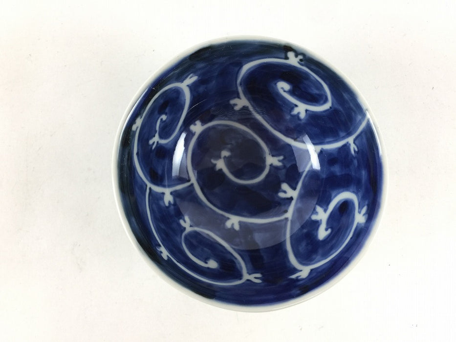 【SALE】手造盃.内藍唐草　8cm(100cc)　有田焼(j.R)【訳あり】