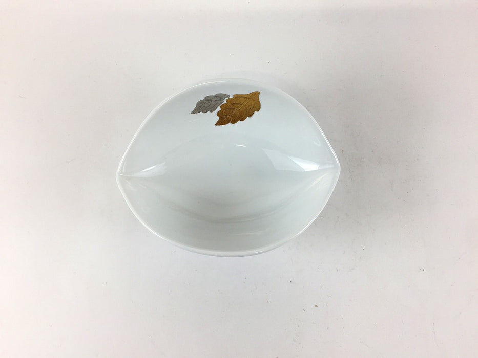 【SALE】乳白色釉金銀葉笠型小中付　11cm　有田焼【訳あり】