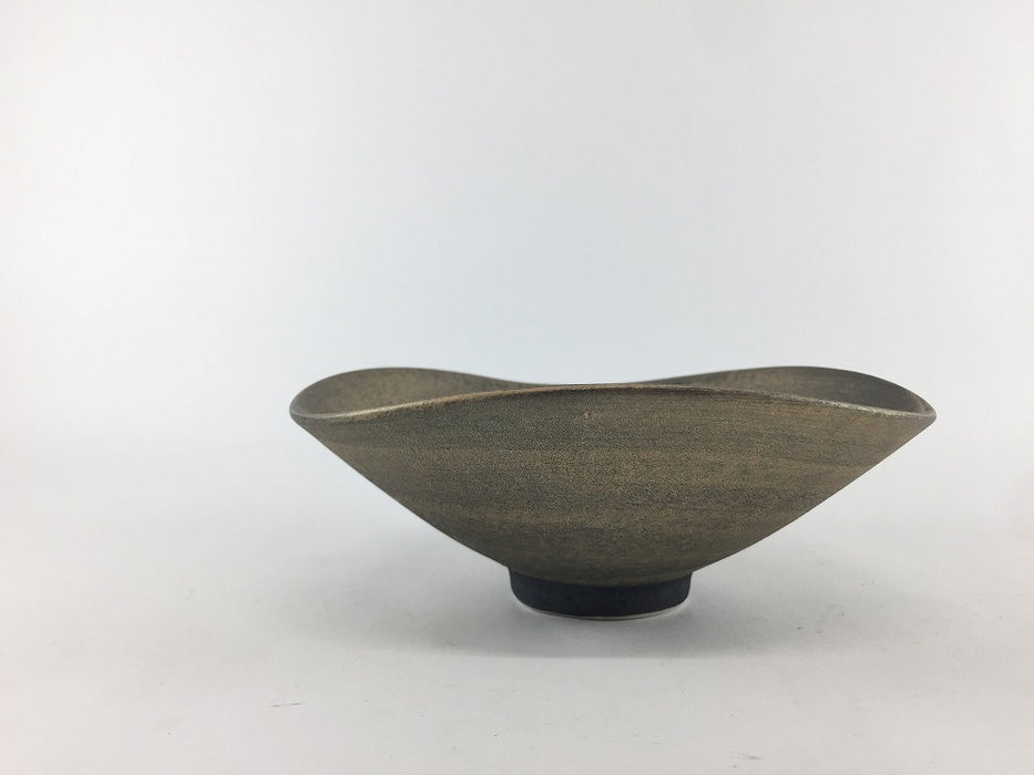 【SALE】145三角丸鉢　黒金　15cm　有田焼【訳あり】