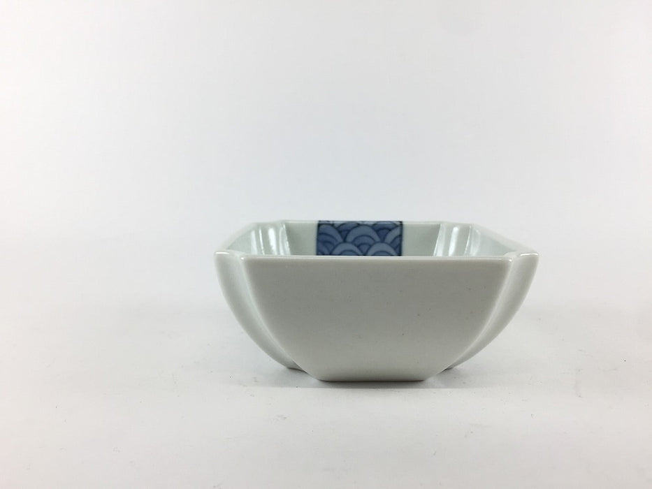 【SALE】青海波角切小鉢　9cm　有田焼【訳あり】