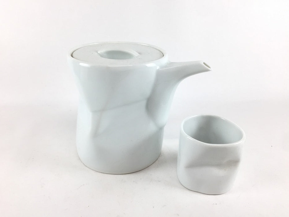 【SALE】白磁50cc変形ぐい呑　5cm 　波佐見焼(j.R)【訳あり】