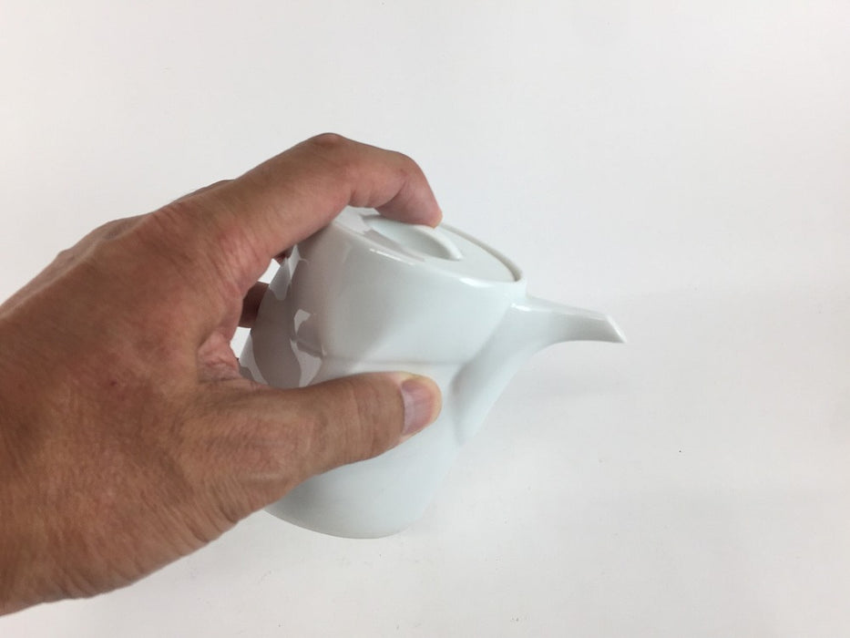 【SALE】白磁300cc片口酒器　11cm 　波佐見焼(j.R)【訳あり】