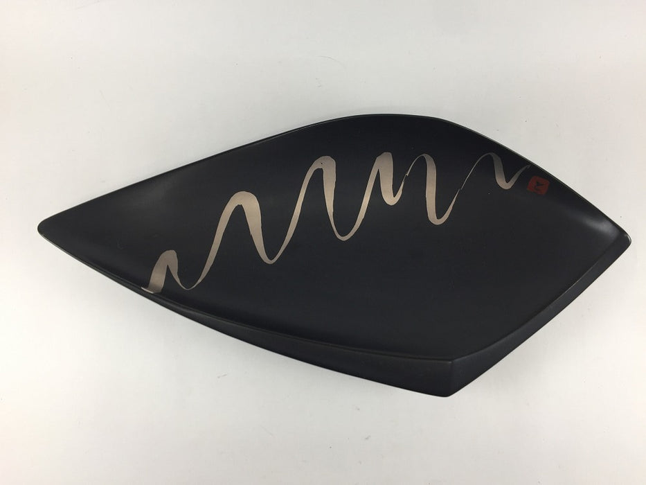 【SALE】錦黒マット銀流し剣先皿　31cm　有田焼【訳あり】