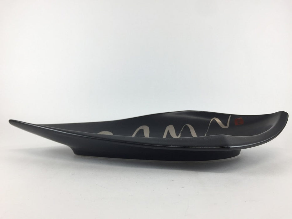 【SALE】錦黒マット銀流し剣先皿　31cm　有田焼【訳あり】