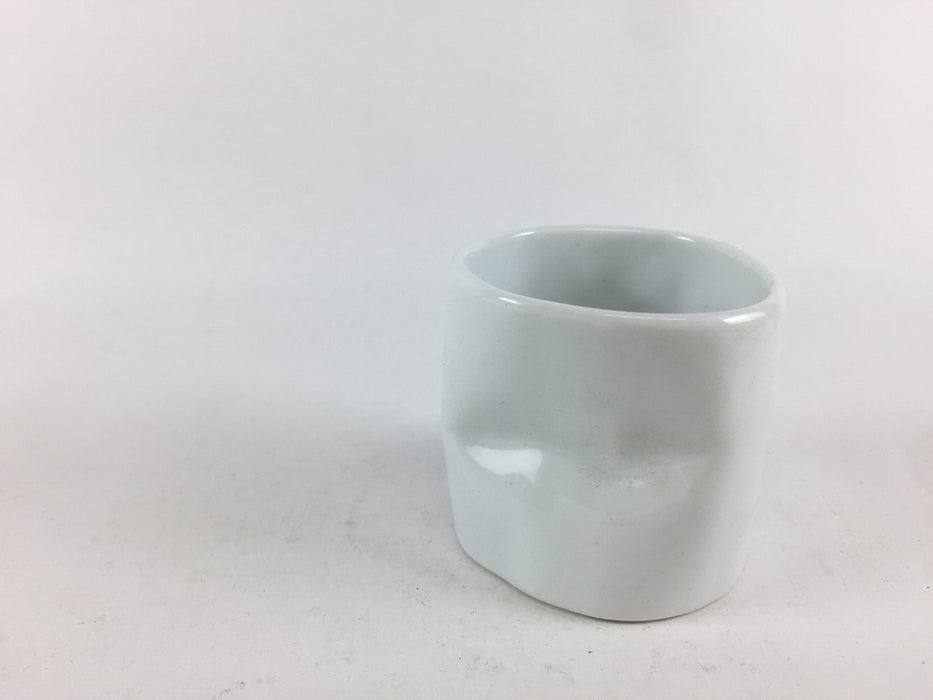 【SALE】白磁50cc変形ぐい呑　5cm 　波佐見焼(j.R)【訳あり】