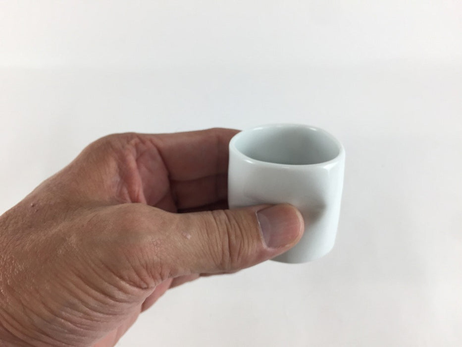 【SALE】白磁50cc変形ぐい呑　5cm 　波佐見焼(j.R)【訳あり】
