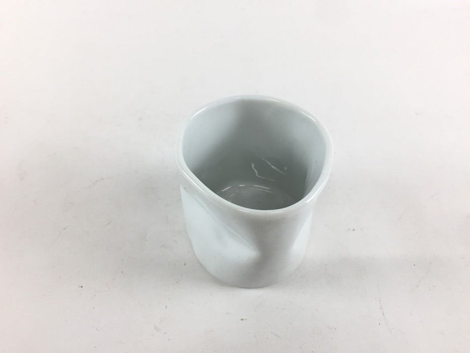 【SALE】白磁50cc変形ぐい呑　5cm 　波佐見焼(j.R)【訳あり】