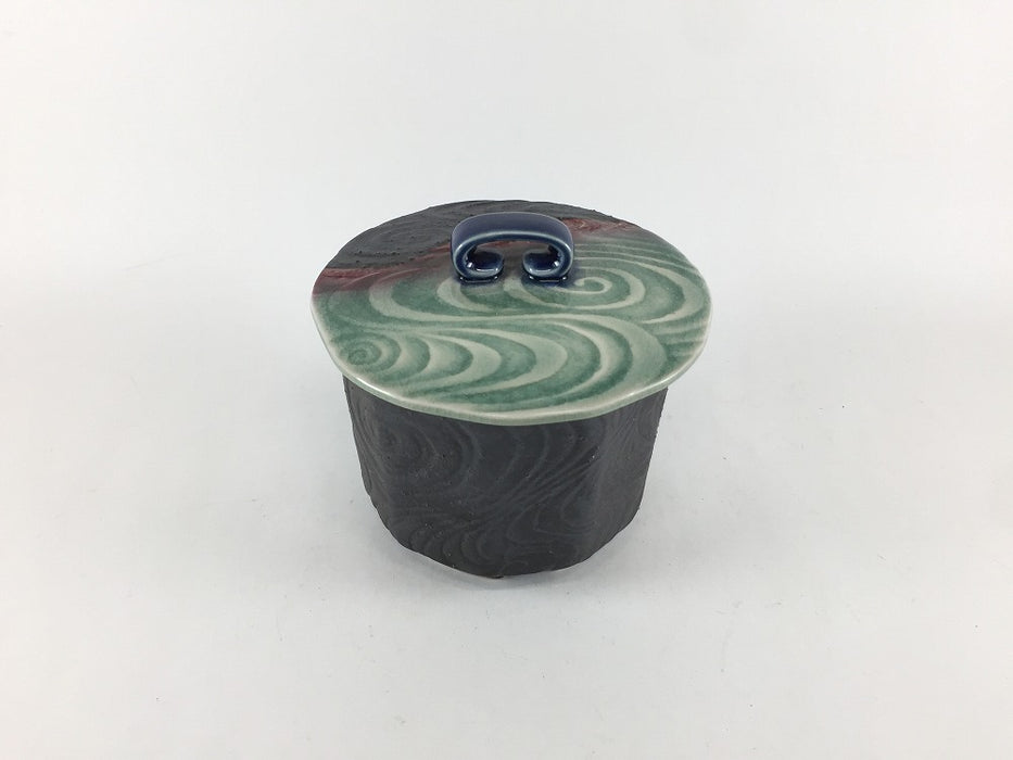 【SALE】黒土マロン焼〆　ヒワ青磁流水蓋物(飯器)　10cm　有田焼【訳あり】