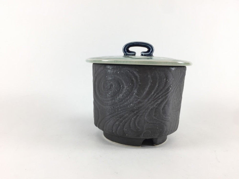 【SALE】黒土マロン焼〆　ヒワ青磁流水蓋物(飯器)　10cm　有田焼【訳あり】