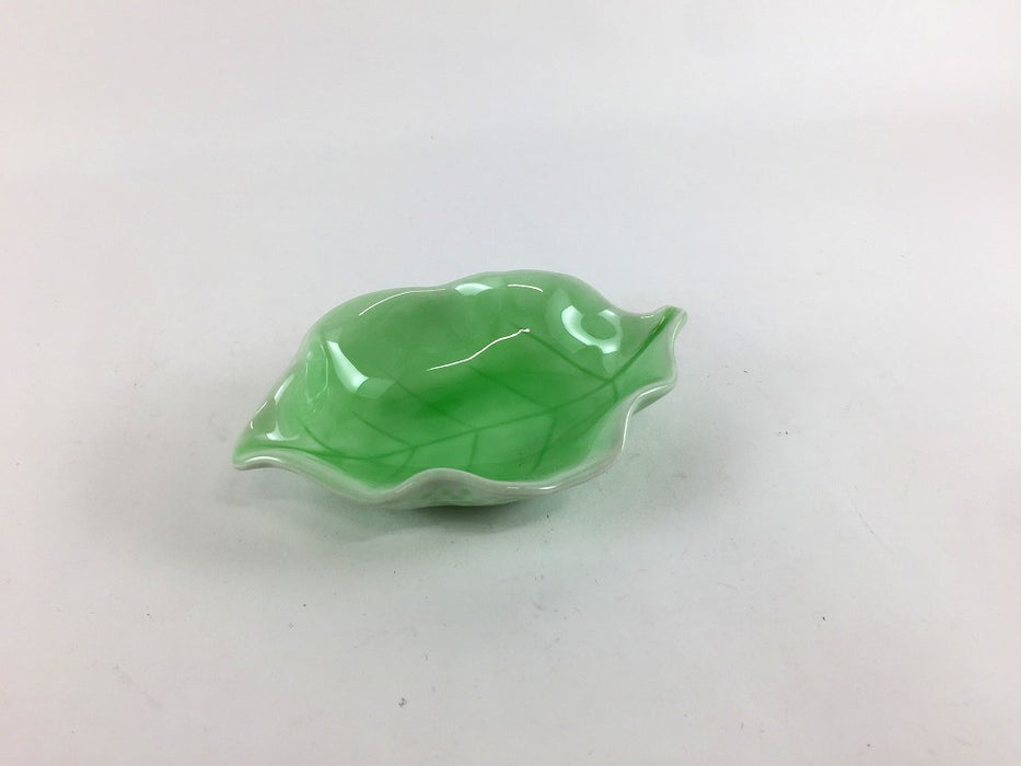 【SALE】木の葉皿　黄緑　10.5cm　有田焼【訳あり】
