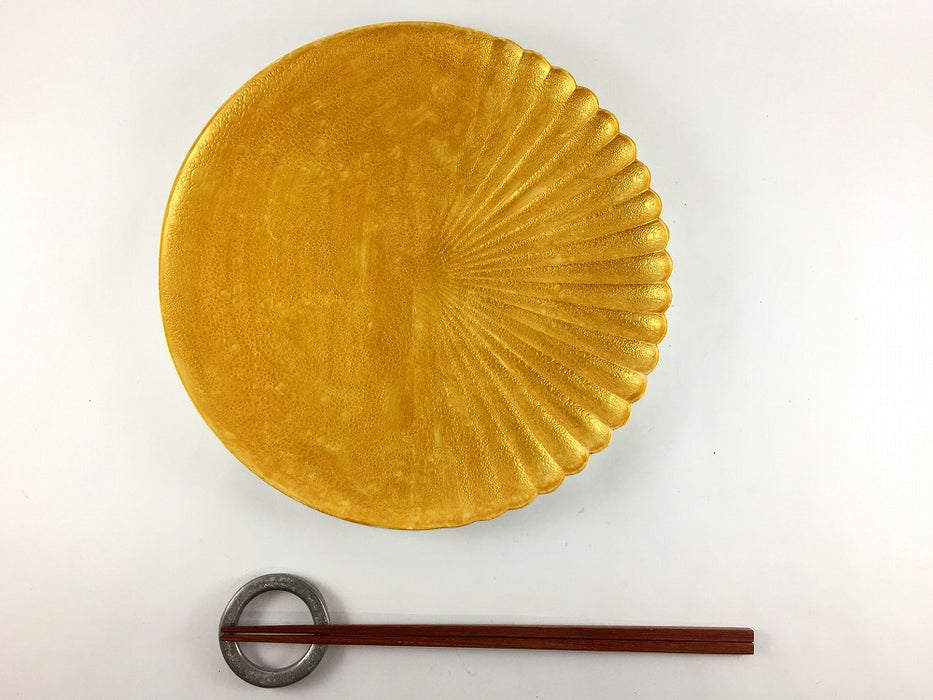 230片菊割プレート　金泡　23cm　有田焼　(j.R)