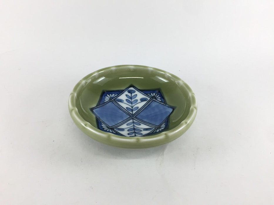 【SALE】菊小皿　(緑青磁/菱文)　11cm　有田焼【訳あり】