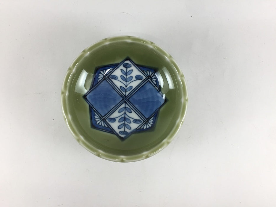 【SALE】菊小皿　(緑青磁/菱文)　11cm　有田焼【訳あり】
