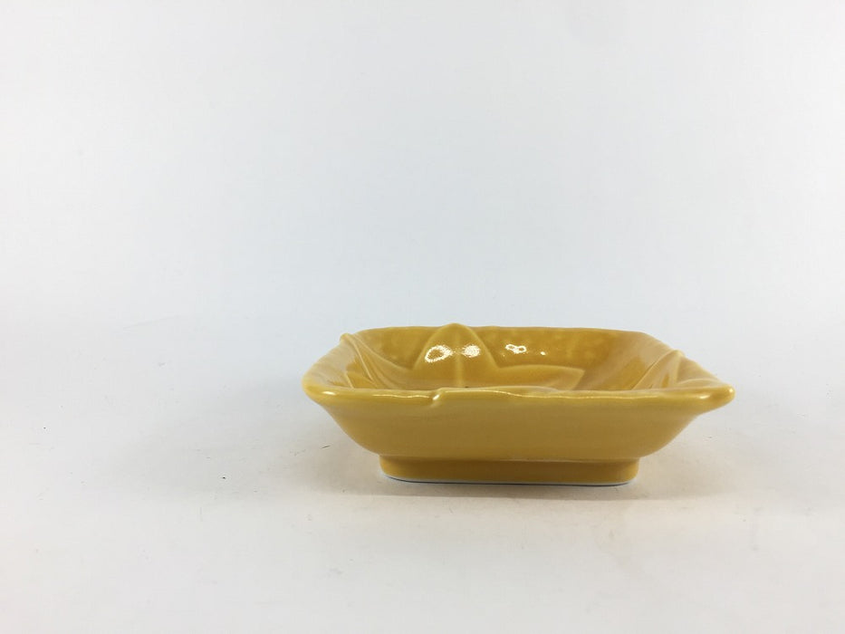 【SALE】紅葉彫松花堂皿　黄　10.5cm　有田焼【訳あり】
