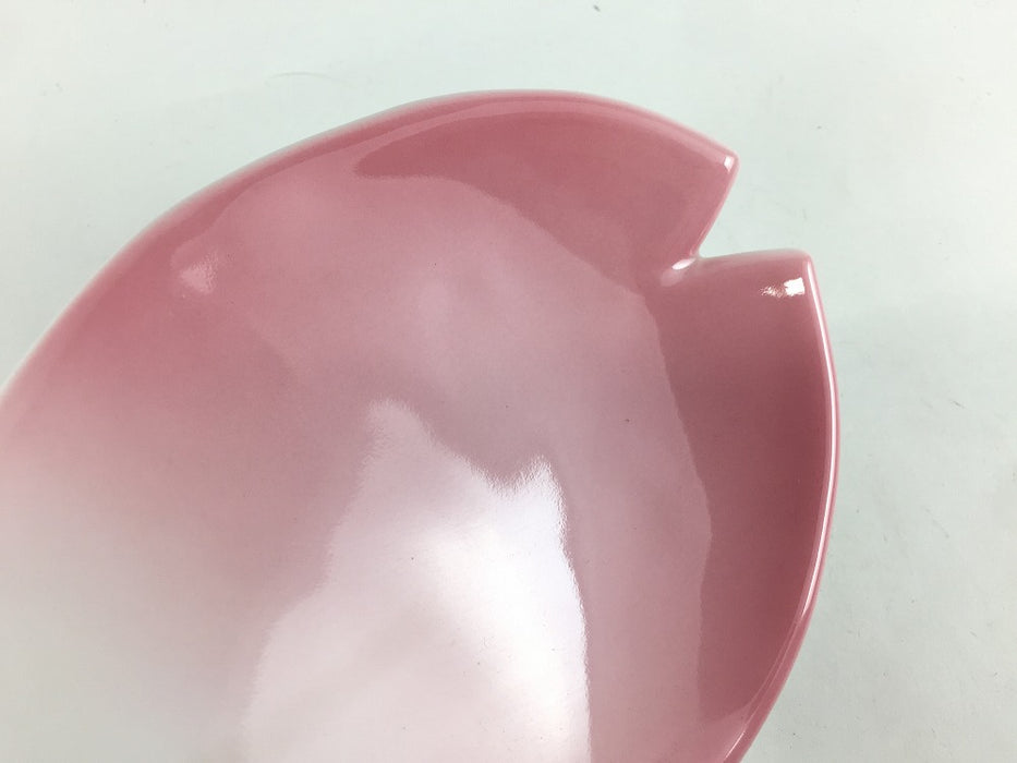 【SALE】三足花びら皿　ピンク吹　16cm　有田焼【訳あり】