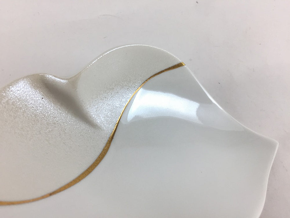 【SALE】16cm雲皿　白パール金線　有田焼【訳あり】