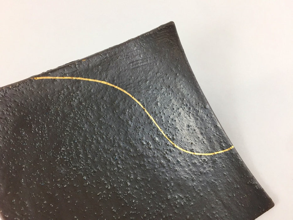 【SALE】黒ザラ目金ライン　角小皿(小)　11.5cm　有田焼【訳あり】