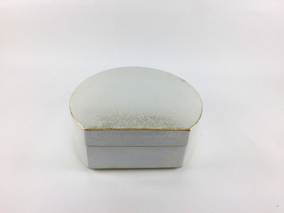 【SALE】ラスター金彩半月蓋物　13cm　有田焼【訳あり】