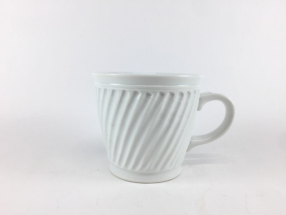 【SALE】白磁一刻彫マグカップ(A/B)　300cc　波佐見焼【訳あり】