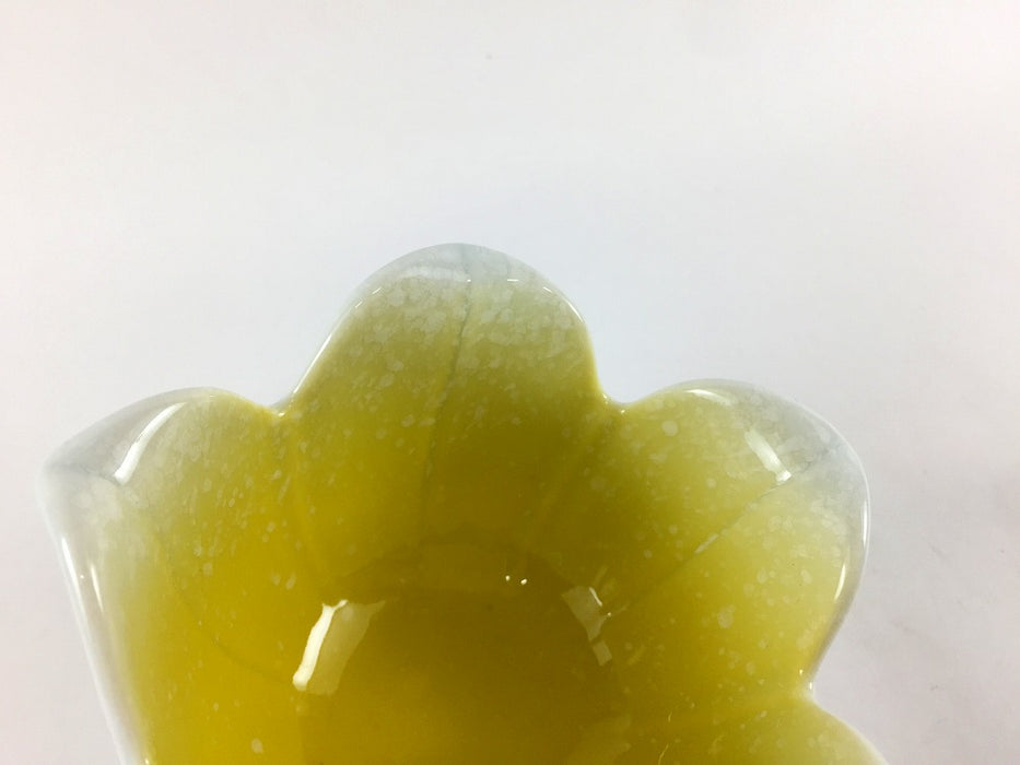 【SALE】花小鉢　白/黄吹　9cm　有田焼【訳あり】
