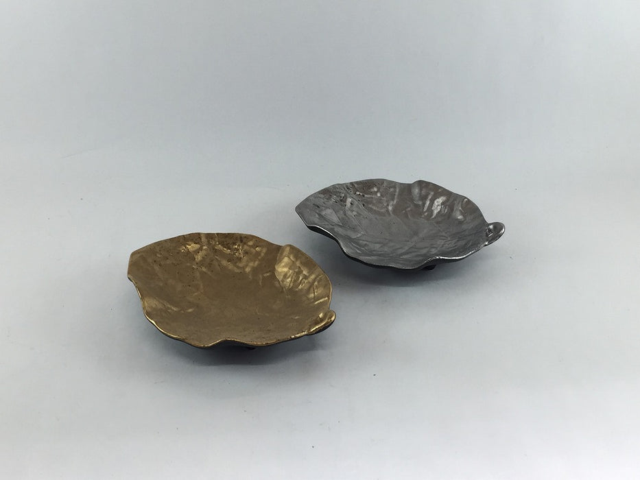 【SALE】13cm三足木ﾉ葉皿　(黒金/黒銀)　13cm　有田焼【訳あり】