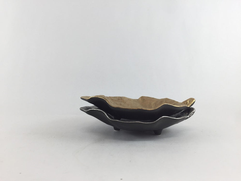 【SALE】13cm三足木ﾉ葉皿　(黒金/黒銀)　13cm　有田焼【訳あり】