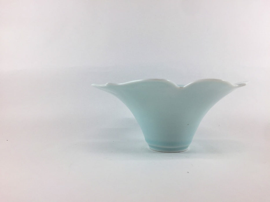 【SALE】ため青磁　花形深小鉢　16cm　有田焼【訳あり】