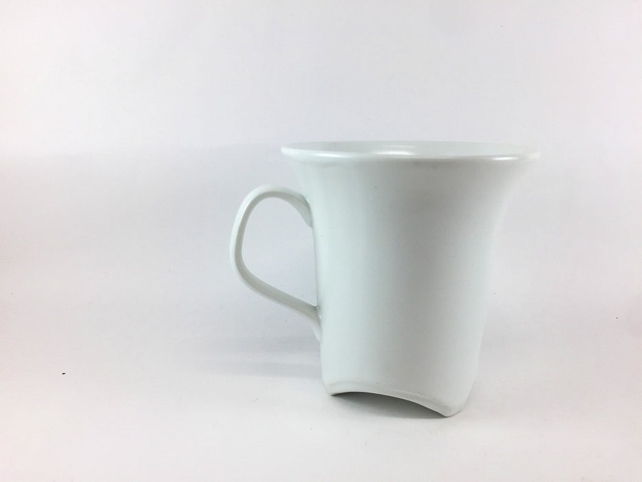 【SALE】350三ツ足マグカップ　白マット黒金　350cc　有田焼【訳あり】