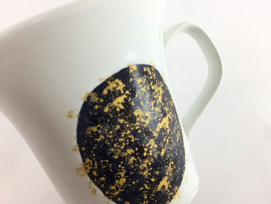 【SALE】350三ツ足マグカップ　白マット黒金　350cc　有田焼【訳あり】