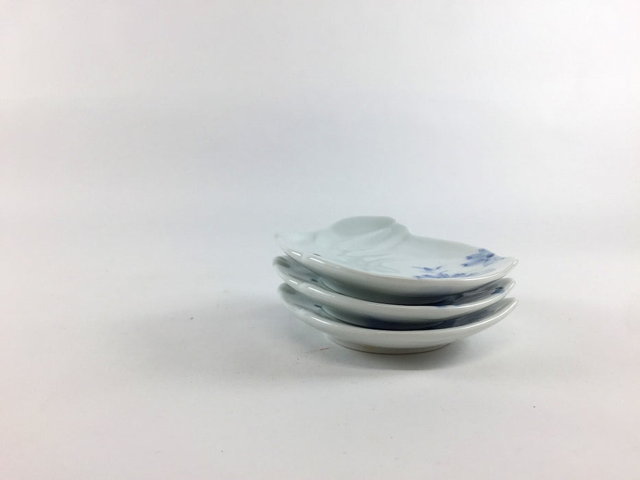 【SALE】うさぎ手塩皿　染付　(6柄)　8cm　有田焼【訳あり】